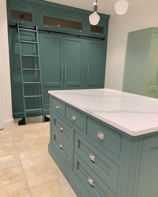 Лестница роликовая складная окрашенная маслом